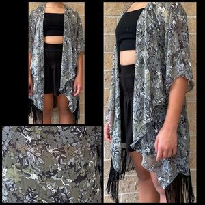 👚New Silky sheer Black Fringe Floral small LulaRoe open kimono Small